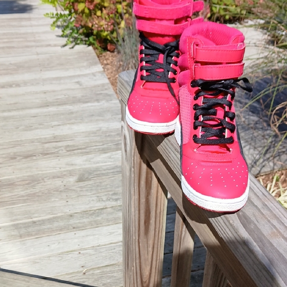 Puma Womens SIZE 8 Sneakers in Vibrant Pink and Black W/ Wedge Great Condition - Picture 9 of 12